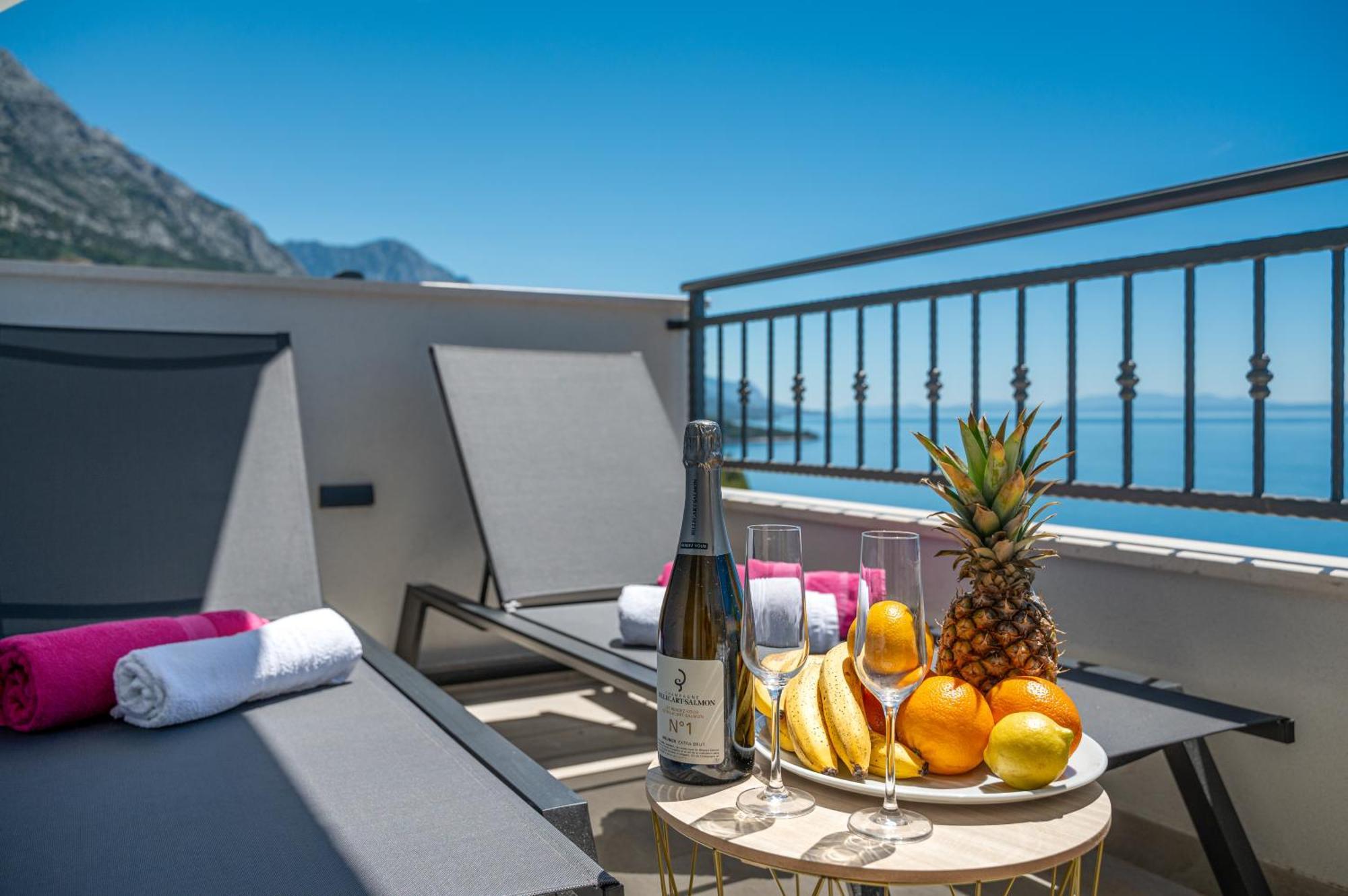 Seaview Apartments Nives Брела Экстерьер фото