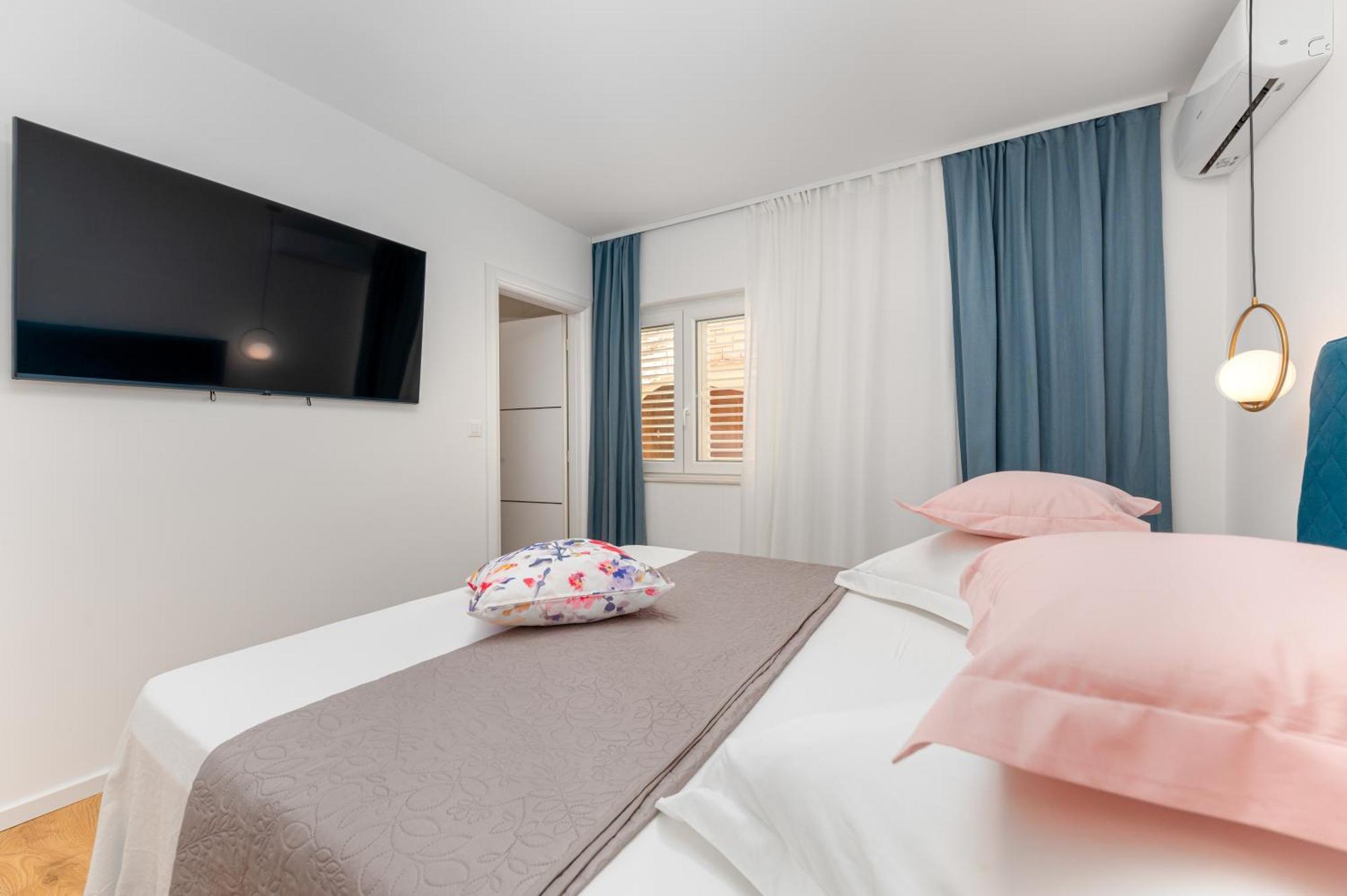 Seaview Apartments Nives Брела Экстерьер фото